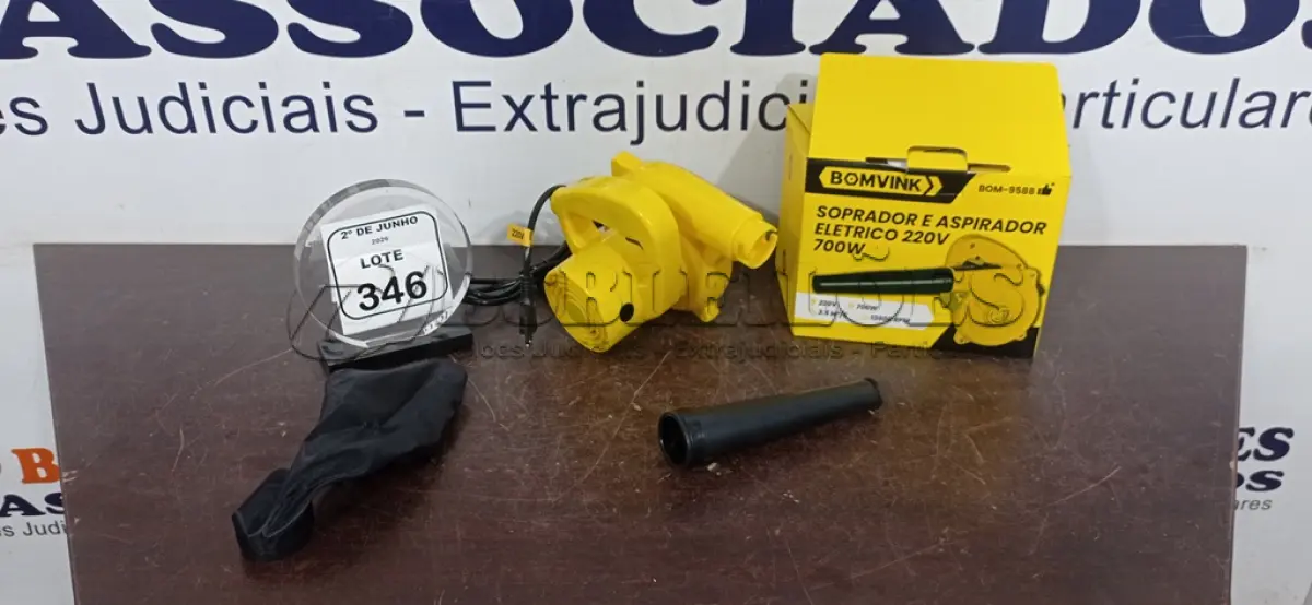 LOTE 346 - 01 SOPRADOR E ASPIRADOR ELÉTRICO 700W 220V (NOVO). (NO ESTADO) ATENÇÃO! FAZER A VISITAÇÃO ANTES DE ARREMATAR, NÃO SABEMOS SE FUNCIONA, LEILÃO NÃO TEM GARANTIA E NEM DEVOLUÇÃO, SUJEITO A POSSÍVEIS AVARIAS VISÍVEIS/OCULTAS E/OU AUSÊNCIA DE COMPONENTES.