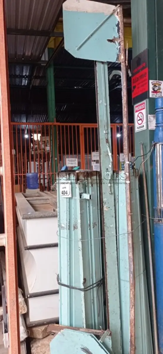 LOTE 404 - 01 PORTÃO DE ENROLAR DE AÇO DUPLO. (NO ESTADO) ATENÇÃO! FAZER A VISITAÇÃO ANTES DE ARREMATAR, NÃO SABEMOS SE FUNCIONA, LEILÃO NÃO TEM GARANTIA E NEM DEVOLUÇÃO, SUJEITO A POSSÍVEIS AVARIAS VISÍVEIS/OCULTAS E/OU AUSÊNCIA DE COMPONENTES.