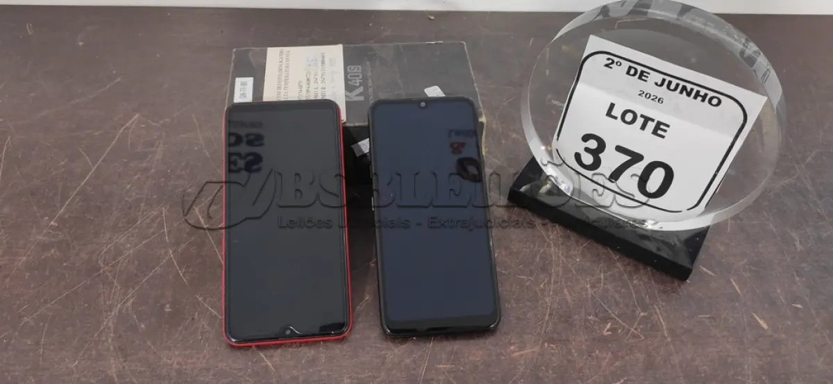 LOTE 370 - 02 CELULARES MARCAS SAMSUNG E LG SEM CARREGADOR. (NO ESTADO) ATENÇÃO! FAZER A VISITAÇÃO ANTES DE ARREMATAR, NÃO SABEMOS SE FUNCIONA, LEILÃO NÃO TEM GARANTIA E NEM DEVOLUÇÃO, SUJEITO A POSSÍVEIS AVARIAS VISÍVEIS/OCULTAS E/OU AUSÊNCIA DE COMPONENTES.