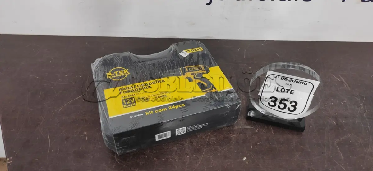 LOTE 353 - 01 PARAFUSADEIRA COM 02 BATERIAS 12V COM MALETA E ACESSÓRIOS (NOVO). (NO ESTADO) ATENÇÃO! FAZER A VISITAÇÃO ANTES DE ARREMATAR, NÃO SABEMOS SE FUNCIONA, LEILÃO NÃO TEM GARANTIA E NEM DEVOLUÇÃO, SUJEITO A POSSÍVEIS AVARIAS VISÍVEIS/OCULTAS E/OU AUSÊNCIA DE COMPONENTES.