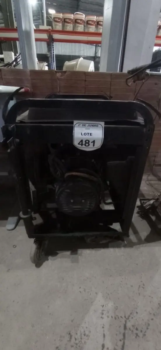 LOTE 481 - 01 GERADOR A DIESEL MODELO TWGD180E MARCA TOYAMA. (NO ESTADO) ATENÇÃO! FAZER A VISITAÇÃO ANTES DE ARREMATAR, NÃO SABEMOS SE FUNCIONA, LEILÃO NÃO TEM GARANTIA E NEM DEVOLUÇÃO, SUJEITO A POSSÍVEIS AVARIAS VISÍVEIS/OCULTAS E/OU AUSÊNCIA DE COMPONENTES.