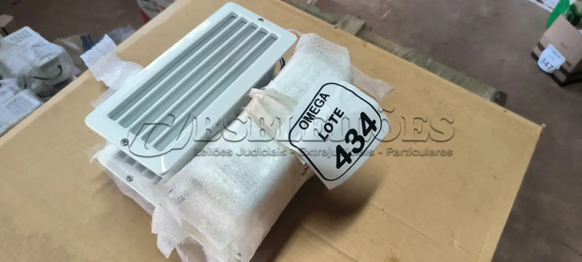 LOTE 434 - 04 LUMINÁRIAS DE EMBUTIR PARA ÁREAS MOLHADA 15 CM. (NO ESTADO EM QUE SE ENCONTRA. SUJEITO A AVARIAS OCULTAS/VISÍVEIS.)