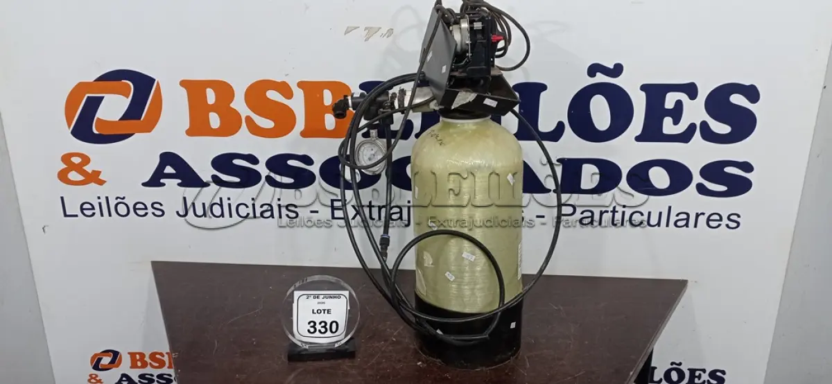 LOTE 330 - 01 TANQUE DE PRESSÃO AMACIADOR DE ÁGUA. (NO ESTADO) ATENÇÃO! FAZER A VISITAÇÃO ANTES DE ARREMATAR, NÃO SABEMOS SE FUNCIONA, LEILÃO NÃO TEM GARANTIA E NEM DEVOLUÇÃO, SUJEITO A POSSÍVEIS AVARIAS VISÍVEIS/OCULTAS E/OU AUSÊNCIA DE COMPONENTES.