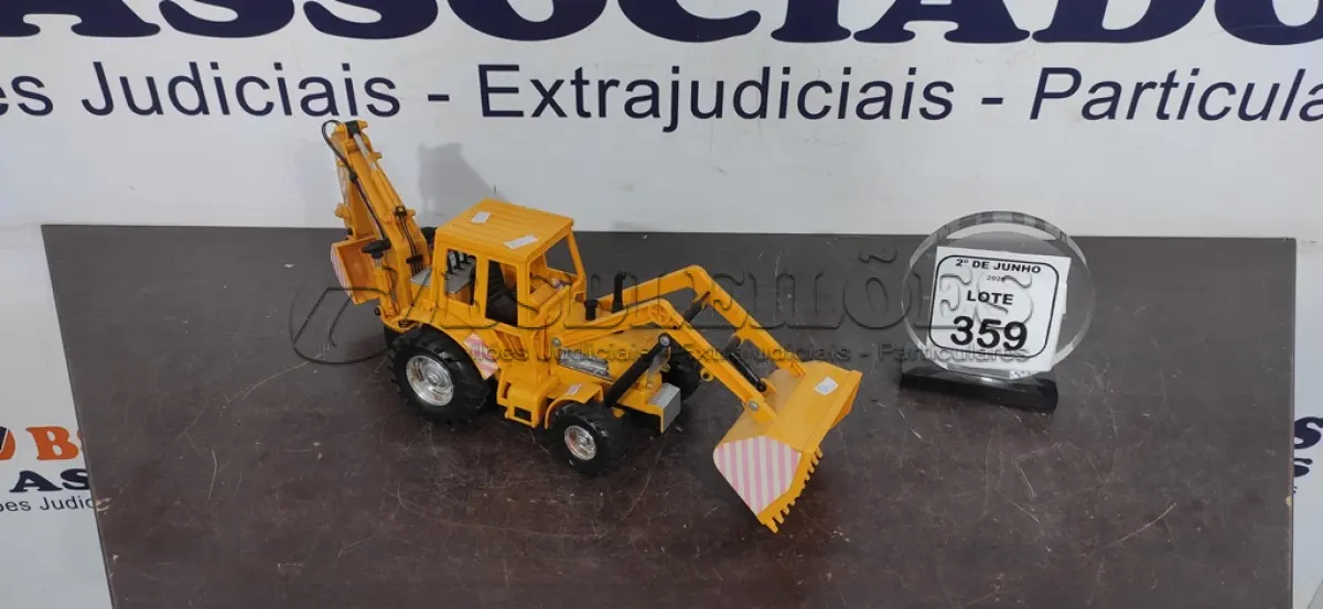 LOTE 359 - 01 CARRINHO DE BRINQUEDO DE CONSTRUÇÃO. (NO ESTADO) ATENÇÃO! FAZER A VISITAÇÃO ANTES DE ARREMATAR, NÃO SABEMOS SE FUNCIONA, LEILÃO NÃO TEM GARANTIA E NEM DEVOLUÇÃO, SUJEITO A POSSÍVEIS AVARIAS VISÍVEIS/OCULTAS E/OU AUSÊNCIA DE COMPONENTES.