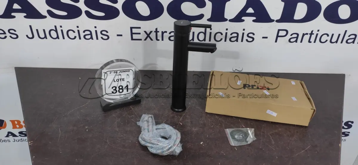 LOTE 381 - 01 TORNEIRA MISTURADOR MARCA PRIZI COM ACESSÓRIOS. (NO ESTADO) ATENÇÃO! FAZER A VISITAÇÃO ANTES DE ARREMATAR, NÃO SABEMOS SE FUNCIONA, LEILÃO NÃO TEM GARANTIA E NEM DEVOLUÇÃO, SUJEITO A POSSÍVEIS AVARIAS VISÍVEIS/OCULTAS E/OU AUSÊNCIA DE COMPONENTES.