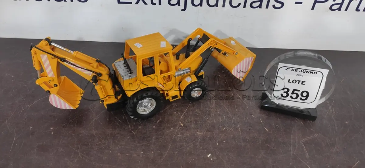 LOTE 359 - 01 CARRINHO DE BRINQUEDO DE CONSTRUÇÃO. (NO ESTADO) ATENÇÃO! FAZER A VISITAÇÃO ANTES DE ARREMATAR, NÃO SABEMOS SE FUNCIONA, LEILÃO NÃO TEM GARANTIA E NEM DEVOLUÇÃO, SUJEITO A POSSÍVEIS AVARIAS VISÍVEIS/OCULTAS E/OU AUSÊNCIA DE COMPONENTES.