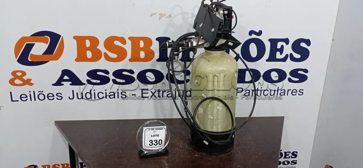 LOTE 330 - 01 TANQUE DE PRESSÃO AMACIADOR DE ÁGUA. (NO ESTADO) ATENÇÃO! FAZER A VISITAÇÃO ANTES DE ARREMATAR, NÃO SABEMOS SE FUNCIONA, LEILÃO NÃO TEM GARANTIA E NEM DEVOLUÇÃO, SUJEITO A POSSÍVEIS AVARIAS VISÍVEIS/OCULTAS E/OU AUSÊNCIA DE COMPONENTES.