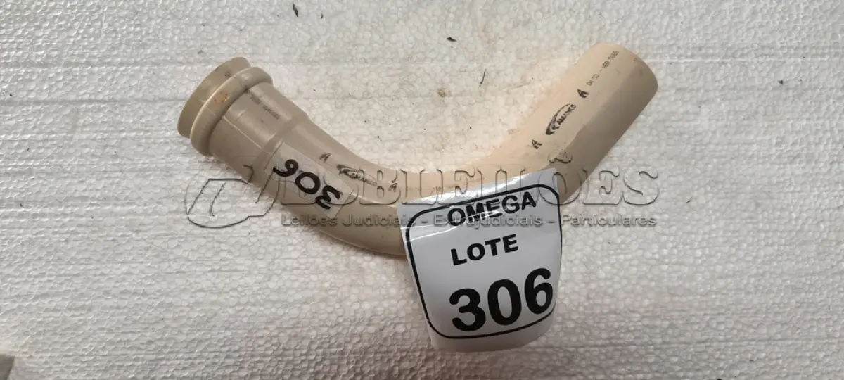 LOTE 306 - 01 CURVA LONGA 90º PVC SOLD. - Ø 50MM. (NO ESTADO EM QUE SE ENCONTRA. SUJEITO A AVARIAS OCULTAS/VISÍVEIS.)