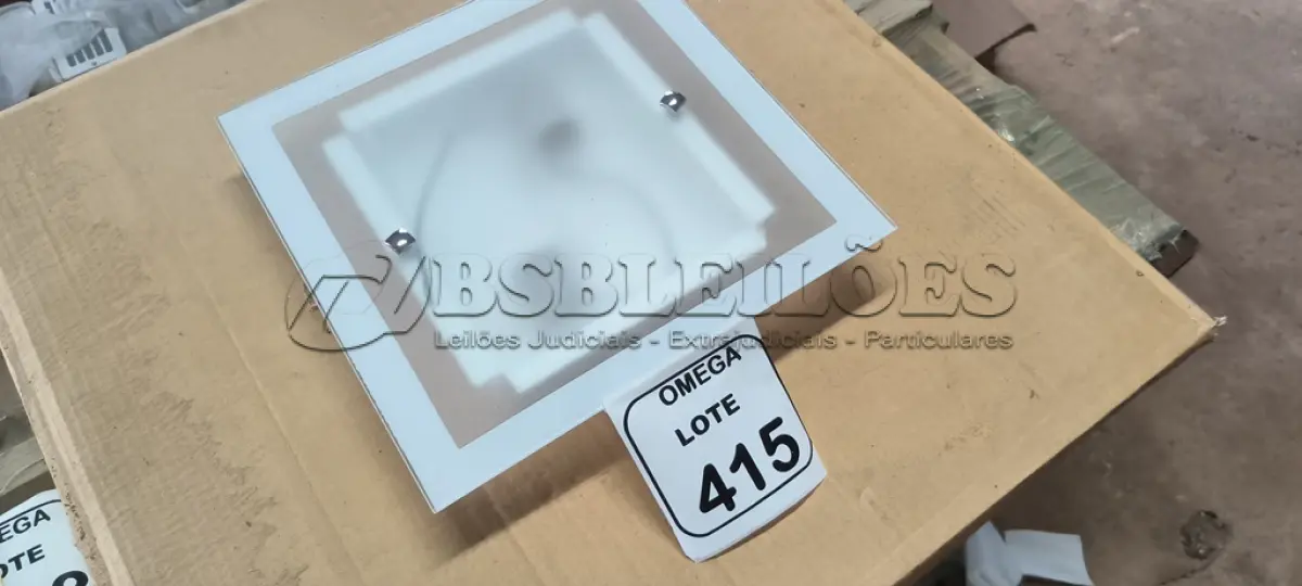 LOTE 415 - 01 LUMINÁRIA PLAFON LED QUADRADA DE EMBUTIR - 20X20. (NO ESTADO EM QUE SE ENCONTRA. SUJEITO A AVARIAS OCULTAS/VISÍVEIS.)