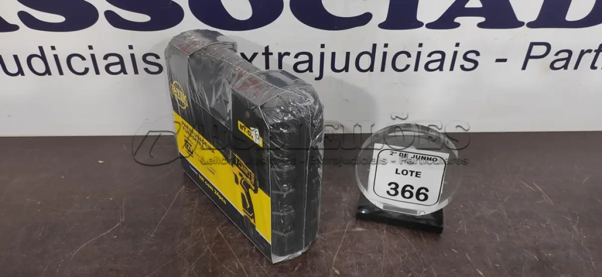 LOTE 366 - 01 PARAFUSADEIRA COM 02 BATERIAS 12V COM MALETA E ACESSÓRIOS (NOVO). (NO ESTADO) ATENÇÃO! FAZER A VISITAÇÃO ANTES DE ARREMATAR, NÃO SABEMOS SE FUNCIONA, LEILÃO NÃO TEM GARANTIA E NEM DEVOLUÇÃO, SUJEITO A POSSÍVEIS AVARIAS VISÍVEIS/OCULTAS E/OU AUSÊNCIA DE COMPONENTES.