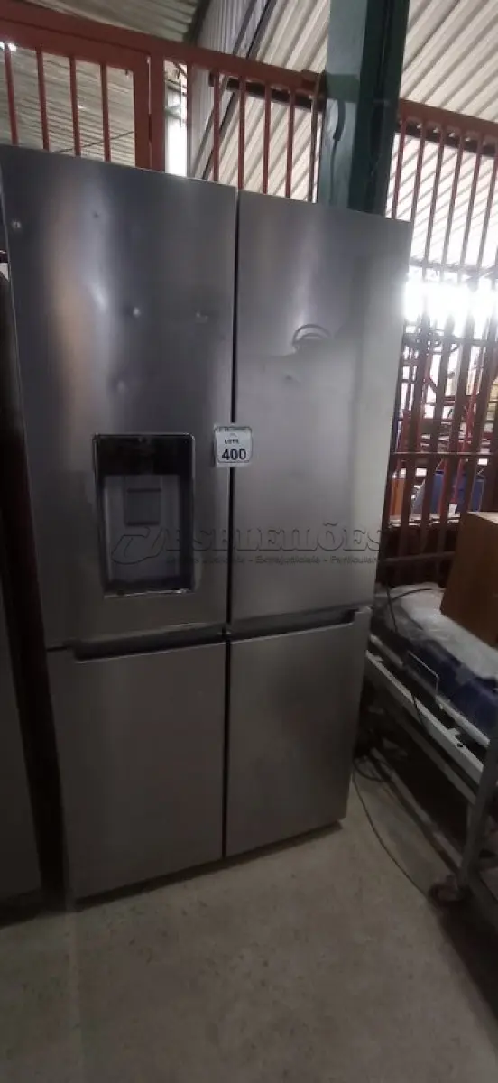 LOTE 400 - 01 GELADEIRA DUPLA 127V MARCA BRASEMP. (NO ESTADO) ATENÇÃO! FAZER A VISITAÇÃO ANTES DE ARREMATAR, NÃO SABEMOS SE FUNCIONA, LEILÃO NÃO TEM GARANTIA E NEM DEVOLUÇÃO, SUJEITO A POSSÍVEIS AVARIAS VISÍVEIS/OCULTAS E/OU AUSÊNCIA DE COMPONENTES.