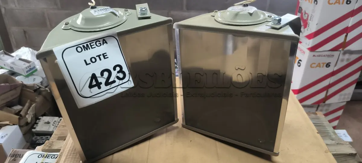 LOTE 423 - 02 PROJETORES/REFLETORES PARA LONGO ALCANCE - ÁREAS EXTERNAS. (NO ESTADO EM QUE SE ENCONTRA. SUJEITO A AVARIAS OCULTAS/VISÍVEIS.)