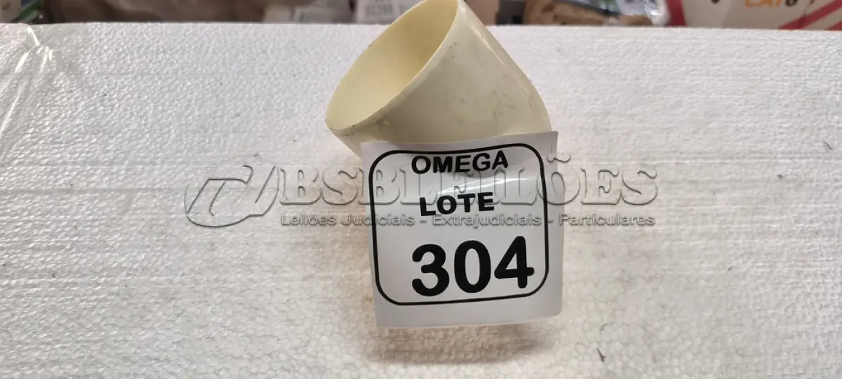 LOTE 304 - 01 JOELHO 45º PVC SOLD. - Ø 100MM. (NO ESTADO EM QUE SE ENCONTRA. SUJEITO A AVARIAS OCULTAS/VISÍVEIS.)
