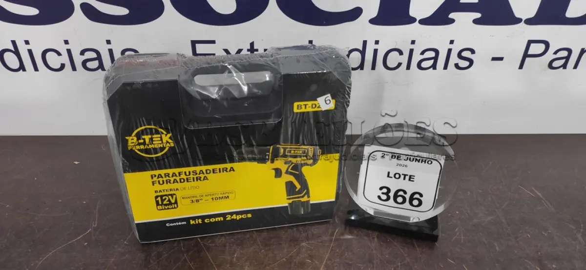 LOTE 366 - 01 PARAFUSADEIRA COM 02 BATERIAS 12V COM MALETA E ACESSÓRIOS (NOVO). (NO ESTADO) ATENÇÃO! FAZER A VISITAÇÃO ANTES DE ARREMATAR, NÃO SABEMOS SE FUNCIONA, LEILÃO NÃO TEM GARANTIA E NEM DEVOLUÇÃO, SUJEITO A POSSÍVEIS AVARIAS VISÍVEIS/OCULTAS E/OU AUSÊNCIA DE COMPONENTES.