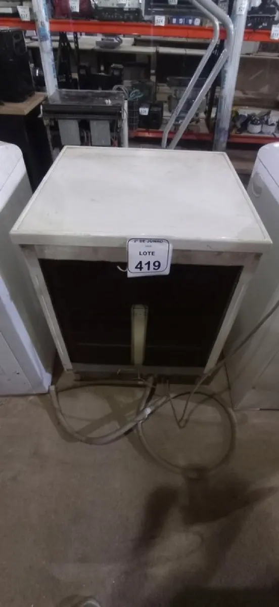 LOTE 419 - 01 LAVA LOUÇA 220V MARCA BRASTEMP. (NO ESTADO) ATENÇÃO! FAZER A VISITAÇÃO ANTES DE ARREMATAR, NÃO SABEMOS SE FUNCIONA, LEILÃO NÃO TEM GARANTIA E NEM DEVOLUÇÃO, SUJEITO A POSSÍVEIS AVARIAS VISÍVEIS/OCULTAS E/OU AUSÊNCIA DE COMPONENTES.