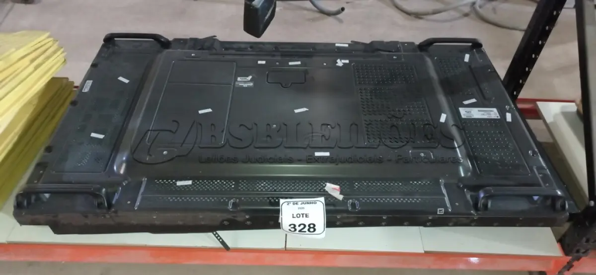 LOTE 328 - 02 PAINÉIS DE PROPAGANDA DE 55’’ MARCA LG. (NO ESTADO) ATENÇÃO! FAZER A VISITAÇÃO ANTES DE ARREMATAR, NÃO SABEMOS SE FUNCIONA, LEILÃO NÃO TEM GARANTIA E NEM DEVOLUÇÃO, SUJEITO A POSSÍVEIS AVARIAS VISÍVEIS/OCULTAS E/OU AUSÊNCIA DE COMPONENTES.