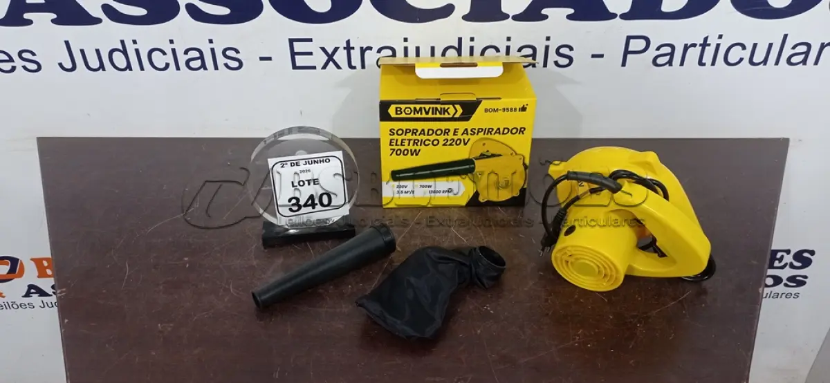 LOTE 340 - 01 SOPRADOR E ASPIRADOR ELÉTRICO 700W 220V (NOVO). (NO ESTADO) ATENÇÃO! FAZER A VISITAÇÃO ANTES DE ARREMATAR, NÃO SABEMOS SE FUNCIONA, LEILÃO NÃO TEM GARANTIA E NEM DEVOLUÇÃO, SUJEITO A POSSÍVEIS AVARIAS VISÍVEIS/OCULTAS E/OU AUSÊNCIA DE COMPONENTES.