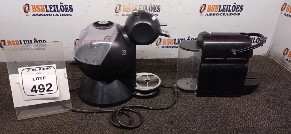 LOTE 492 - 01 CAFETEIRA MODELO NESPRESSO E 01 CAFETEIRA MODELO DOLCE GUSTO MARCA ARNO. (NO ESTADO) ATENÇÃO! FAZER A VISITAÇÃO ANTES DE ARREMATAR, NÃO SABEMOS SE FUNCIONA, LEILÃO NÃO TEM GARANTIA E NEM DEVOLUÇÃO, SUJEITO A POSSÍVEIS AVARIAS VISÍVEIS/OCULTAS E/OU AUSÊNCIA DE COMPONENTES.