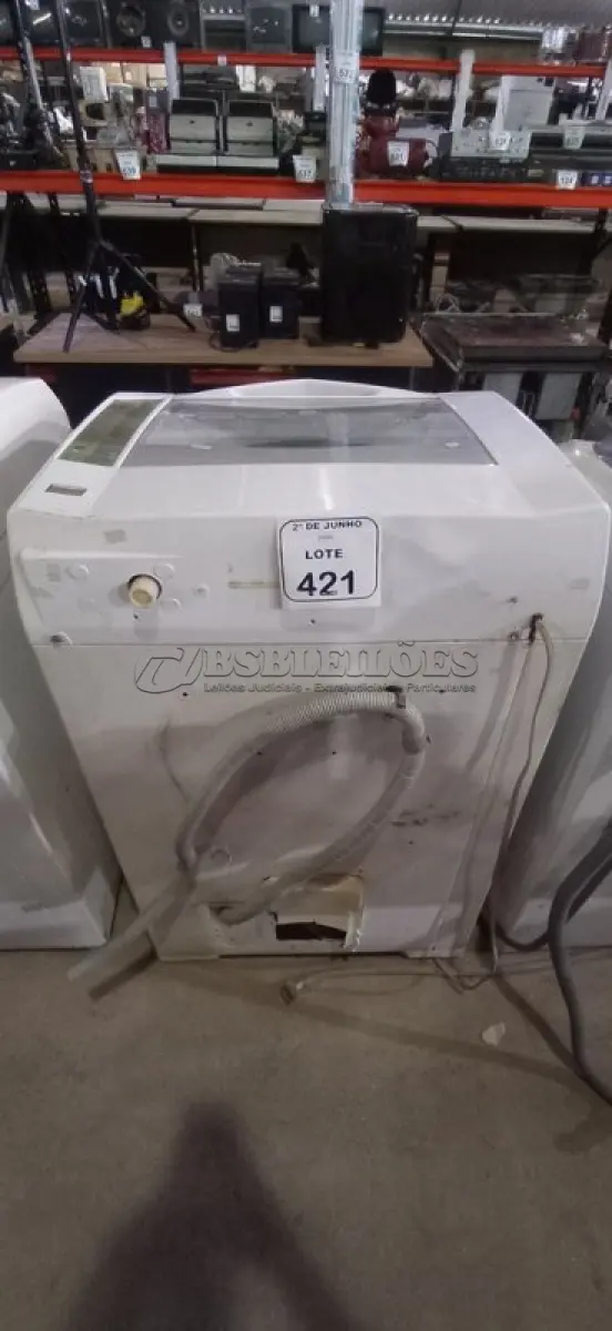 LOTE 421 - 01 MÁQUINA DE LAVAR 8KG 220V MARCA BRASTEMP. (NO ESTADO) ATENÇÃO! FAZER A VISITAÇÃO ANTES DE ARREMATAR, NÃO SABEMOS SE FUNCIONA, LEILÃO NÃO TEM GARANTIA E NEM DEVOLUÇÃO, SUJEITO A POSSÍVEIS AVARIAS VISÍVEIS/OCULTAS E/OU AUSÊNCIA DE COMPONENTES.