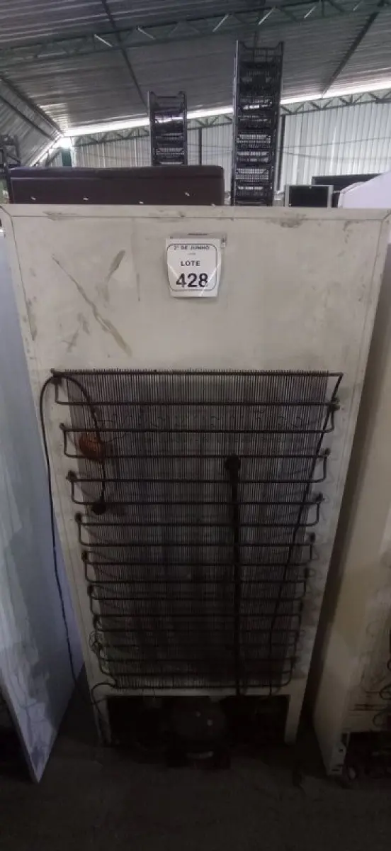 LOTE 428 - 01 GELADEIRA MODELO BRM42D20 220V MARCA BRASTEMP. (NO ESTADO) ATENÇÃO! FAZER A VISITAÇÃO ANTES DE ARREMATAR, NÃO SABEMOS SE FUNCIONA, LEILÃO NÃO TEM GARANTIA E NEM DEVOLUÇÃO, SUJEITO A POSSÍVEIS AVARIAS VISÍVEIS/OCULTAS E/OU AUSÊNCIA DE COMPONENTES.