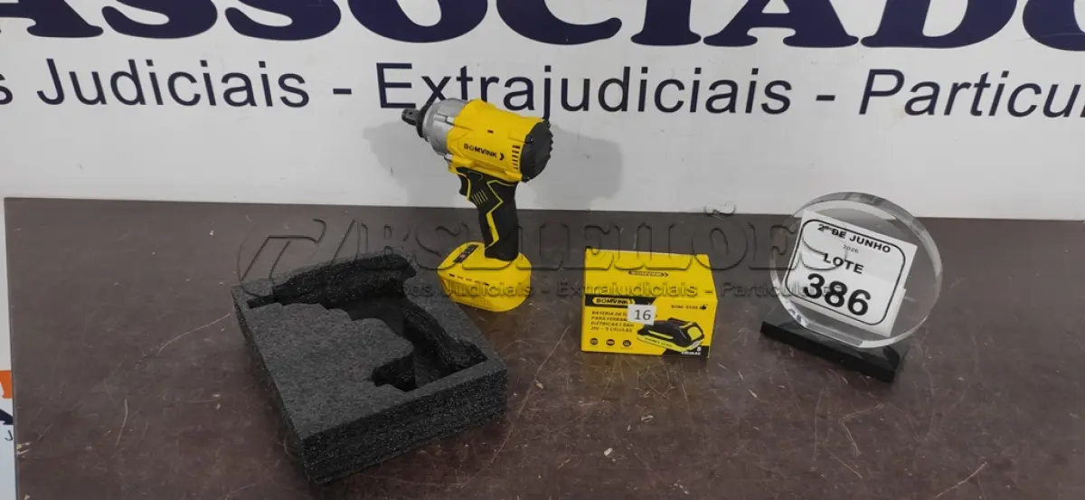 LOTE 386 - 01 CHAVE IMPACTO 21V COM CARREGADOR USB MARCA BOMVINK (NOVO). (NO ESTADO) ATENÇÃO! FAZER A VISITAÇÃO ANTES DE ARREMATAR, NÃO SABEMOS SE FUNCIONA, LEILÃO NÃO TEM GARANTIA E NEM DEVOLUÇÃO, SUJEITO A POSSÍVEIS AVARIAS VISÍVEIS/OCULTAS E/OU AUSÊNCIA DE COMPONENTES.