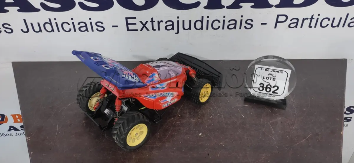 LOTE 362 - 01 CARRINHO DE CORRIDA DE BRINQUEDO. (NO ESTADO) ATENÇÃO! FAZER A VISITAÇÃO ANTES DE ARREMATAR, NÃO SABEMOS SE FUNCIONA, LEILÃO NÃO TEM GARANTIA E NEM DEVOLUÇÃO, SUJEITO A POSSÍVEIS AVARIAS VISÍVEIS/OCULTAS E/OU AUSÊNCIA DE COMPONENTES.