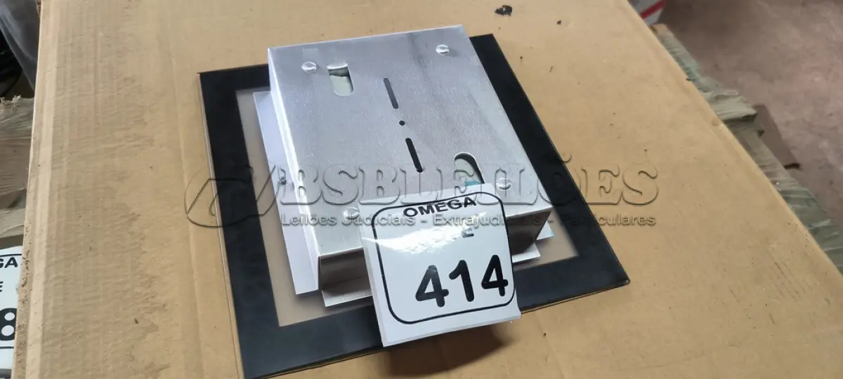 LOTE 414 - 01 LUMINÁRIA PLAFON LED QUADRADA DE EMBUTIR - 20X20. (NO ESTADO EM QUE SE ENCONTRA. SUJEITO A AVARIAS OCULTAS/VISÍVEIS.)