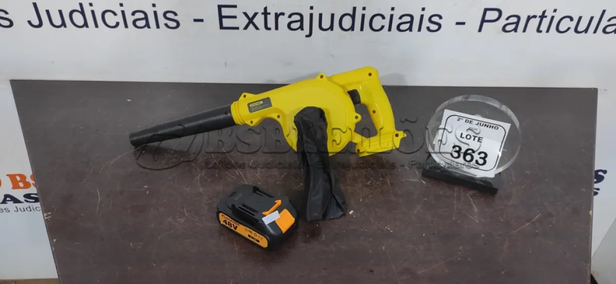 LOTE 363 - 01 SOPRADOR A BATERIA 48V MARCA BOMVINK. (NO ESTADO) ATENÇÃO! FAZER A VISITAÇÃO ANTES DE ARREMATAR, NÃO SABEMOS SE FUNCIONA, LEILÃO NÃO TEM GARANTIA E NEM DEVOLUÇÃO, SUJEITO A POSSÍVEIS AVARIAS VISÍVEIS/OCULTAS E/OU AUSÊNCIA DE COMPONENTES.
