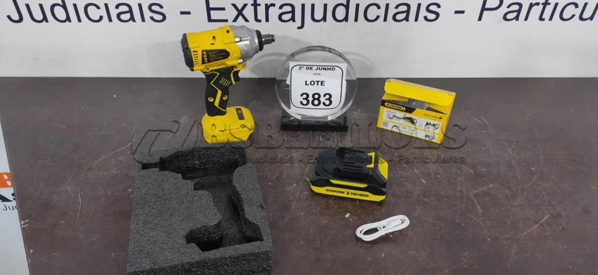 LOTE 383 - 01 CHAVE IMPACTO 21V COM CARREGADOR USB MARCA BOMVINK (NOVO). (NO ESTADO) ATENÇÃO! FAZER A VISITAÇÃO ANTES DE ARREMATAR, NÃO SABEMOS SE FUNCIONA, LEILÃO NÃO TEM GARANTIA E NEM DEVOLUÇÃO, SUJEITO A POSSÍVEIS AVARIAS VISÍVEIS/OCULTAS E/OU AUSÊNCIA DE COMPONENTES.