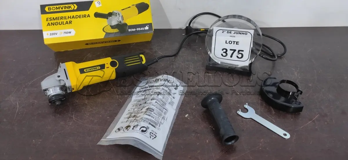 LOTE 375 - 01 ESMERILHADEIRA ANGULAR 220V (NOVO). (NO ESTADO) ATENÇÃO! FAZER A VISITAÇÃO ANTES DE ARREMATAR, NÃO SABEMOS SE FUNCIONA, LEILÃO NÃO TEM GARANTIA E NEM DEVOLUÇÃO, SUJEITO A POSSÍVEIS AVARIAS VISÍVEIS/OCULTAS E/OU AUSÊNCIA DE COMPONENTES.