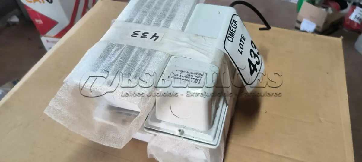 LOTE 433 - 04 LUMINÁRIAS DE EMBUTIR PARA ÁREAS MOLHADA 15 CM. (NO ESTADO EM QUE SE ENCONTRA. SUJEITO A AVARIAS OCULTAS/VISÍVEIS.)