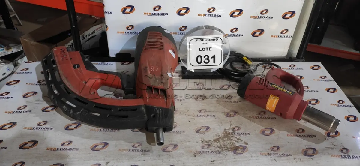 LOTE 031 - 01 PISTOLA DE PREGOS E 01 SOPRADOR TÉRMICO. (NO ESTADO) ATENÇÃO! FAZER A VISITAÇÃO ANTES DE ARREMATAR, NÃO SABEMOS SE FUNCIONA, LEILÃO NÃO TEM GARANTIA E NEM DEVOLUÇÃO, SUJEITO A POSSÍVEIS AVARIAS VISÍVEIS/OCULTAS E/OU AUSÊNCIA DE COMPONENTES.