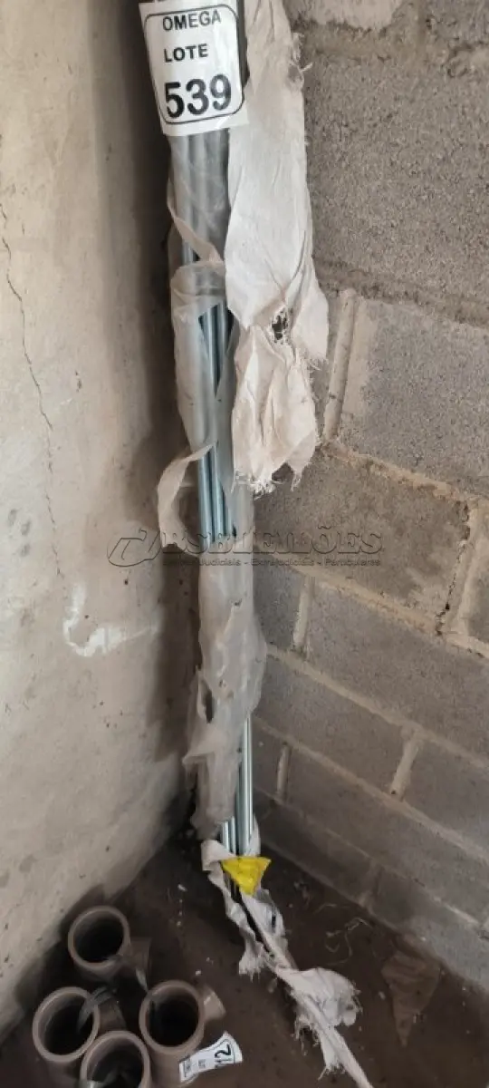 LOTE 539 - 10 BARRAS ROSCADAS DE 1" COM 3,0 M. (NO ESTADO EM QUE SE ENCONTRA. SUJEITO A AVARIAS OCULTAS/VISÍVEIS.)