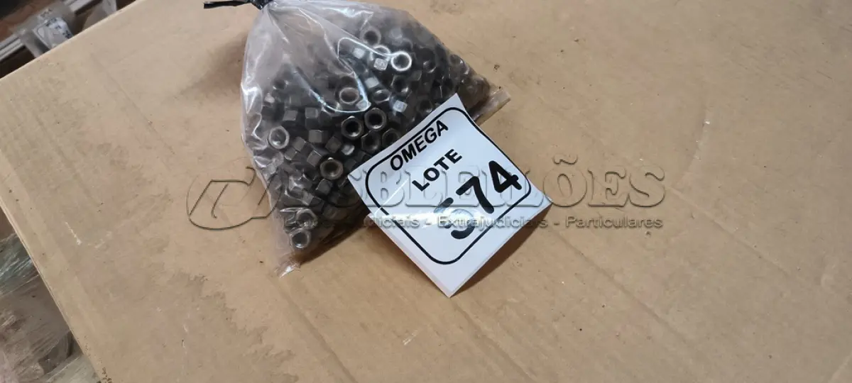 LOTE 574 - 500 PORCAS SEXTAVADAS POLIDA M8. (NO ESTADO EM QUE SE ENCONTRA. SUJEITO A AVARIAS OCULTAS/VISÍVEIS.)