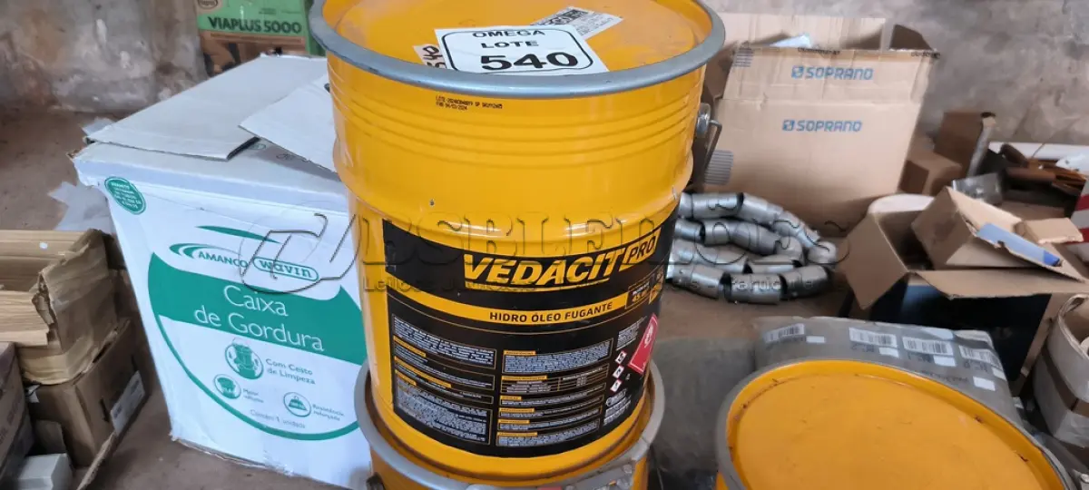 LOTE 540 - 01 HIDRO ÓLEO FUGANTE - VEDACIT - LATAS DE 18L - BASE SOLVENTE. (NO ESTADO EM QUE SE ENCONTRA. SUJEITO A AVARIAS OCULTAS/VISÍVEIS.)