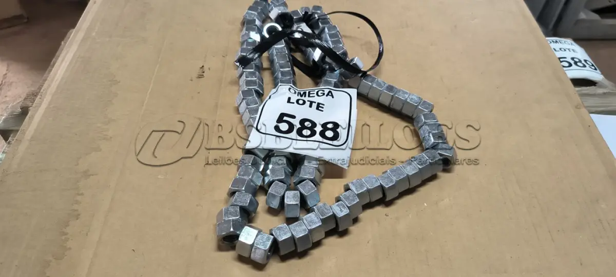 LOTE 588 - 100 PORCAS SEXTAVADAS POLIDA M13 X 1.5. (NO ESTADO EM QUE SE ENCONTRA. SUJEITO A AVARIAS OCULTAS/VISÍVEIS.)