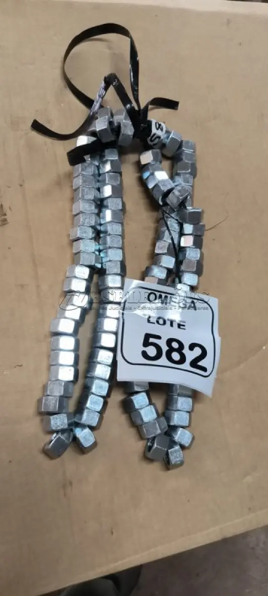 LOTE 582 - 100 PORCAS SEXTAVADAS POLIDA M13 X 1.5. (NO ESTADO EM QUE SE ENCONTRA. SUJEITO A AVARIAS OCULTAS/VISÍVEIS.)