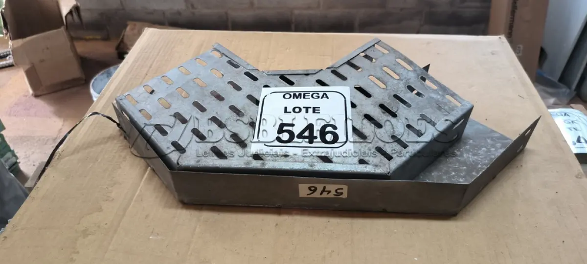LOTE 546 - 02 CURVAS 90º PERFURADAS PARA ELETROCALHA 100X50. (NO ESTADO EM QUE SE ENCONTRA. SUJEITO A AVARIAS OCULTAS/VISÍVEIS.)