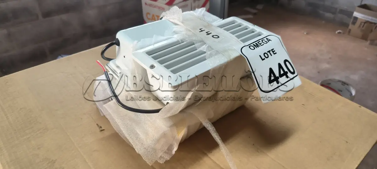 LOTE 440 - 04 LUMINÁRIAS DE EMBUTIR PARA ÁREAS MOLHADA 15 CM. (NO ESTADO EM QUE SE ENCONTRA. SUJEITO A AVARIAS OCULTAS/VISÍVEIS.)