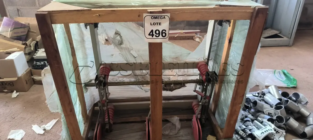 LOTE 496 - 01 CHAVE SECCIONADORA PARA FUSÍVEL DE MÉDIA E ALTA TENSÃO. (NO ESTADO EM QUE SE ENCONTRA. SUJEITO A AVARIAS OCULTAS/VISÍVEIS.)