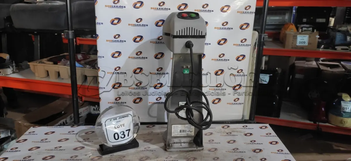 LOTE 037 - 01 BATEDOR DE MILKSHAKE MODELO BMS-N 220V MARCA SKYMSEN. (NO ESTADO) ATENÇÃO! FAZER A VISITAÇÃO ANTES DE ARREMATAR, NÃO SABEMOS SE FUNCIONA, LEILÃO NÃO TEM GARANTIA E NEM DEVOLUÇÃO, SUJEITO A POSSÍVEIS AVARIAS VISÍVEIS/OCULTAS E/OU AUSÊNCIA DE COMPONENTES.