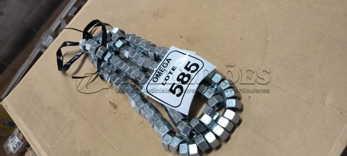 LOTE 585 - 100 PORCAS SEXTAVADA POLIDA M13 X 1.5. (NO ESTADO EM QUE SE ENCONTRA. SUJEITO A AVARIAS OCULTAS/VISÍVEIS.)