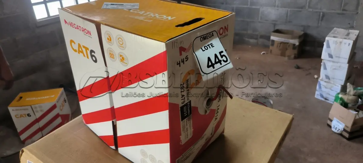 LOTE 445 - 118 CABOS DE REDE CAT-6. (NO ESTADO EM QUE SE ENCONTRA. SUJEITO A AVARIAS OCULTAS/VISÍVEIS.)