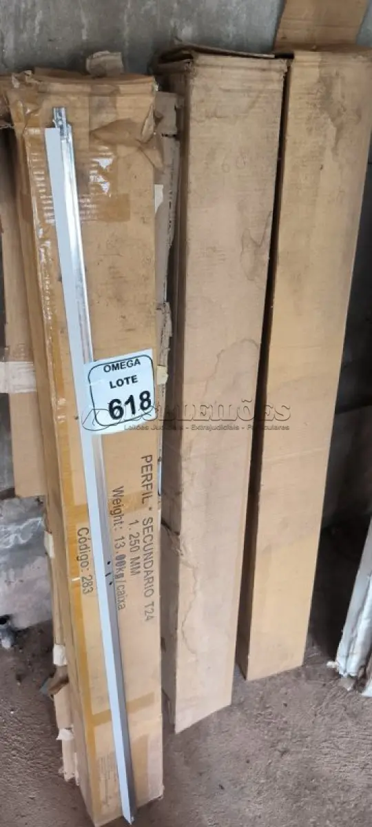 LOTE 618 - 227 PERFIS SECUNDÁRIOS PARA FORRO REMOVÍVEL - 25A - 1250. (NO ESTADO EM QUE SE ENCONTRA. SUJEITO A AVARIAS OCULTAS/VISÍVEIS.)