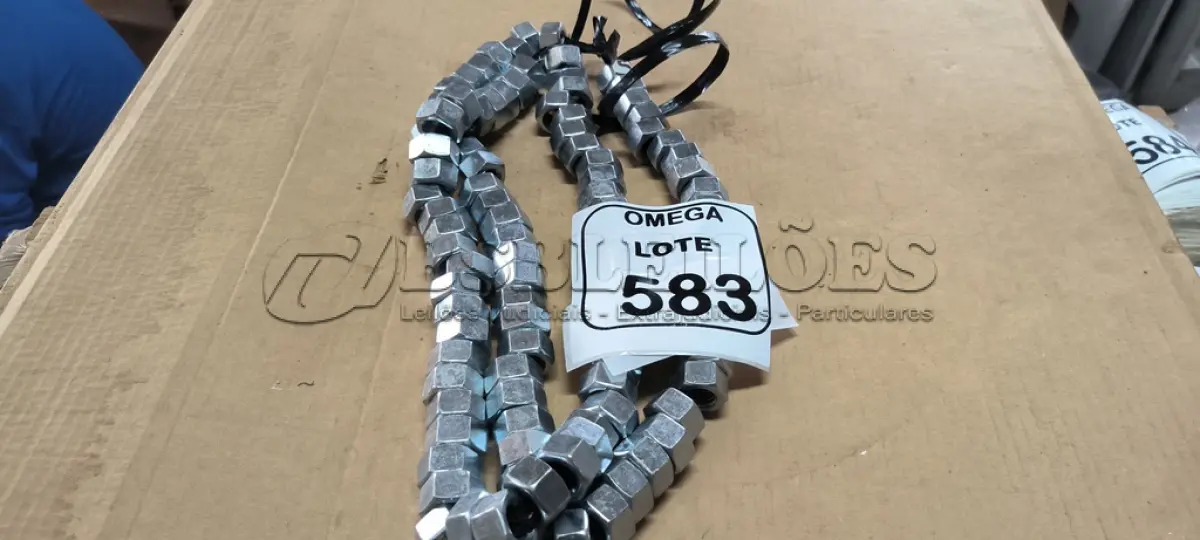 LOTE 583 - 100 PORCAS SEXTAVADA POLIDA M13 X 1.5. (NO ESTADO EM QUE SE ENCONTRA. SUJEITO A AVARIAS OCULTAS/VISÍVEIS.)