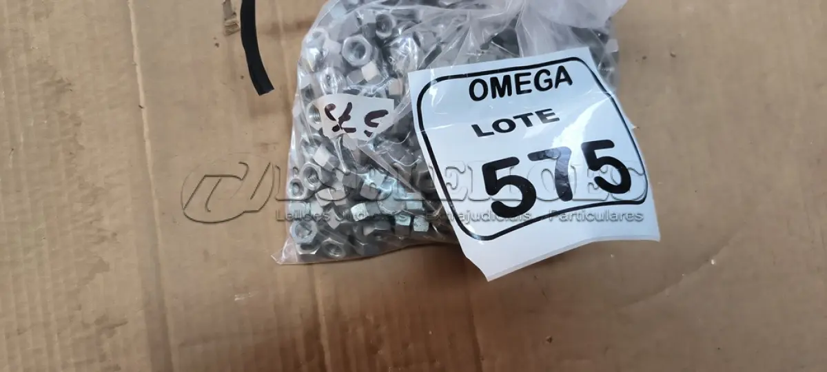 LOTE 575 - 410 PORCAS SEXTAVADA POLIDA M8. (NO ESTADO EM QUE SE ENCONTRA. SUJEITO A AVARIAS OCULTAS/VISÍVEIS.)