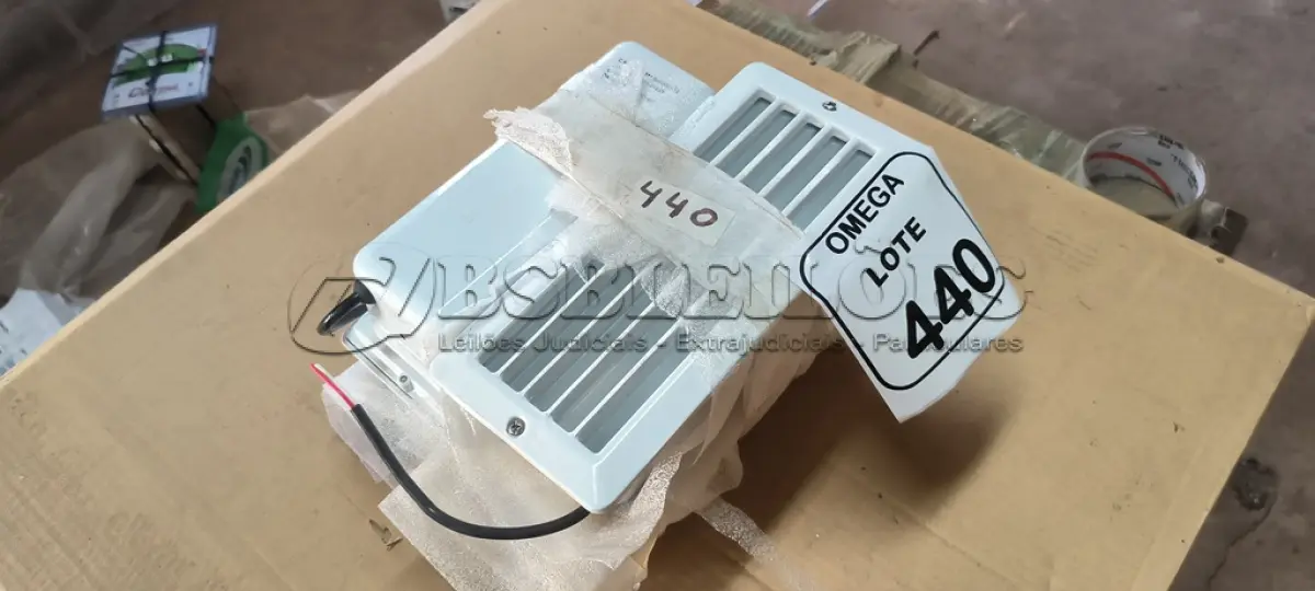 LOTE 440 - 04 LUMINÁRIAS DE EMBUTIR PARA ÁREAS MOLHADA 15 CM. (NO ESTADO EM QUE SE ENCONTRA. SUJEITO A AVARIAS OCULTAS/VISÍVEIS.)