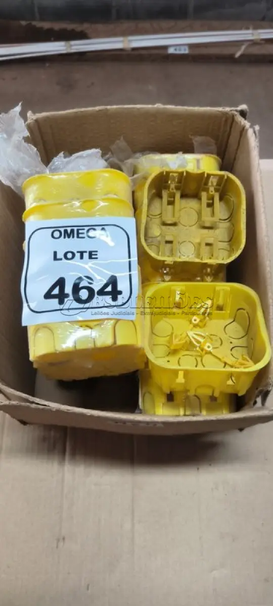 LOTE 464 - 22  TIGRE CAIXA DE LUZ 4X4 AMARELA - PARA DRYWALL. (NO ESTADO EM QUE SE ENCONTRA. SUJEITO A AVARIAS OCULTAS/VISÍVEIS.)