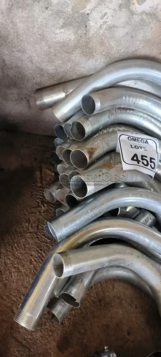 LOTE 455 - 32 CURVAS GALV. ROSCÁVEL - 90º PARA ELETRODUTO - 1 1/2". (NO ESTADO EM QUE SE ENCONTRA. SUJEITO A AVARIAS OCULTAS/VISÍVEIS.)