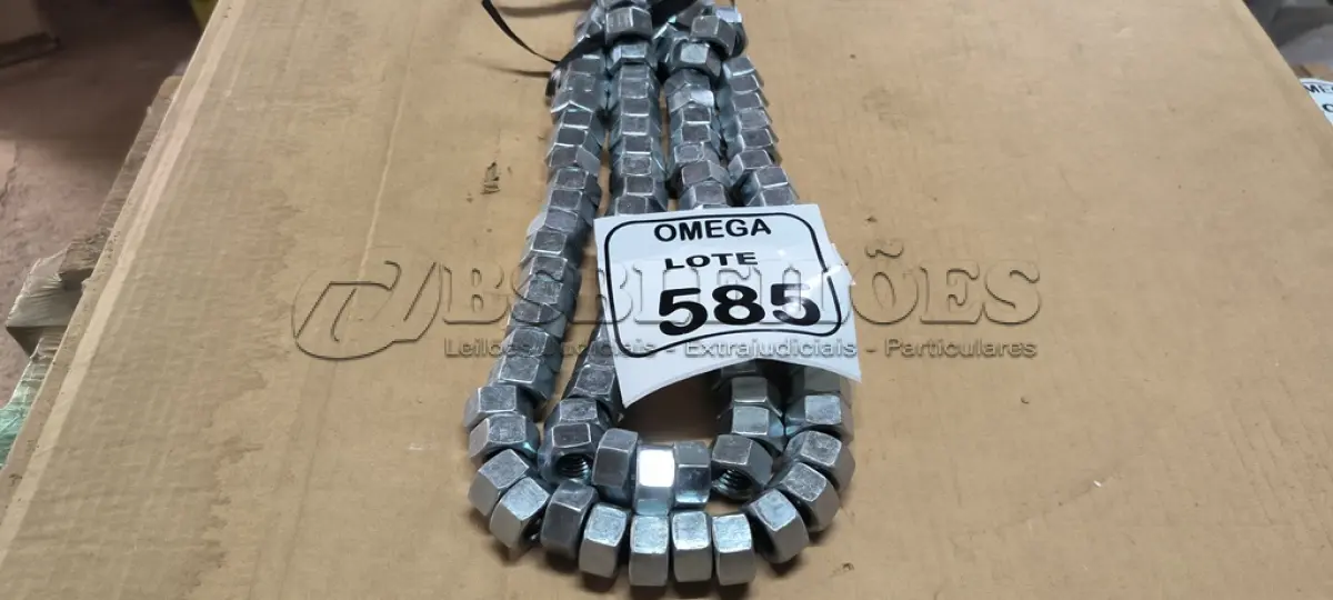 LOTE 585 - 100 PORCAS SEXTAVADA POLIDA M13 X 1.5. (NO ESTADO EM QUE SE ENCONTRA. SUJEITO A AVARIAS OCULTAS/VISÍVEIS.)